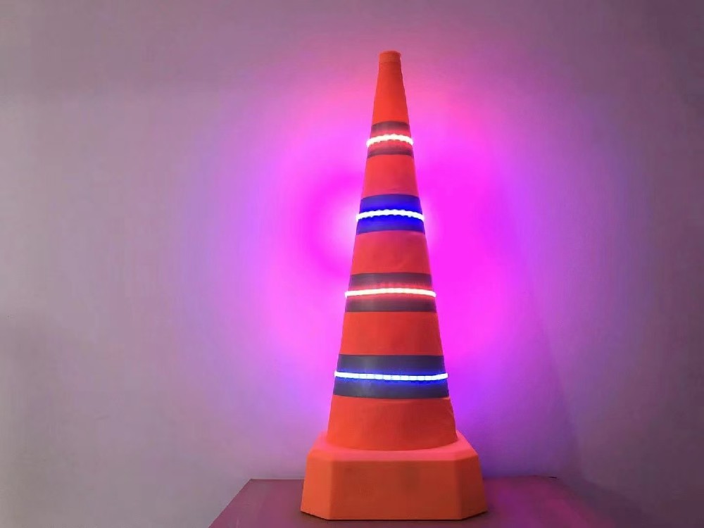 LV-01發(fā)光伸縮路錐